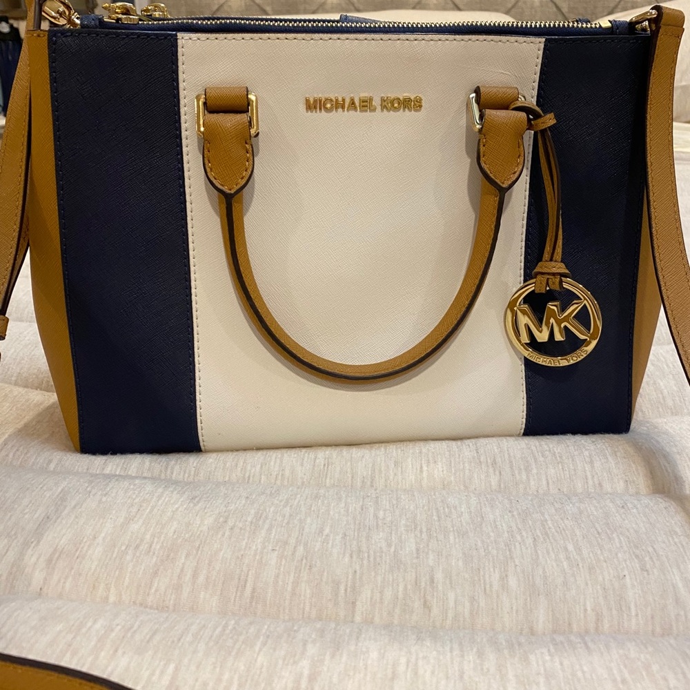 Michael Kors Designer handbag π - Picture 4 of 10